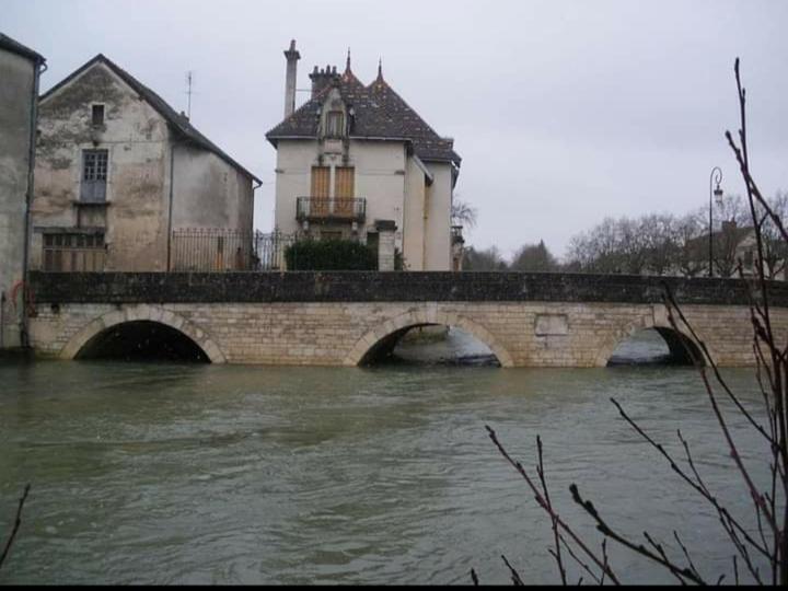 Chambre Is Is-sur-Tille Luaran gambar